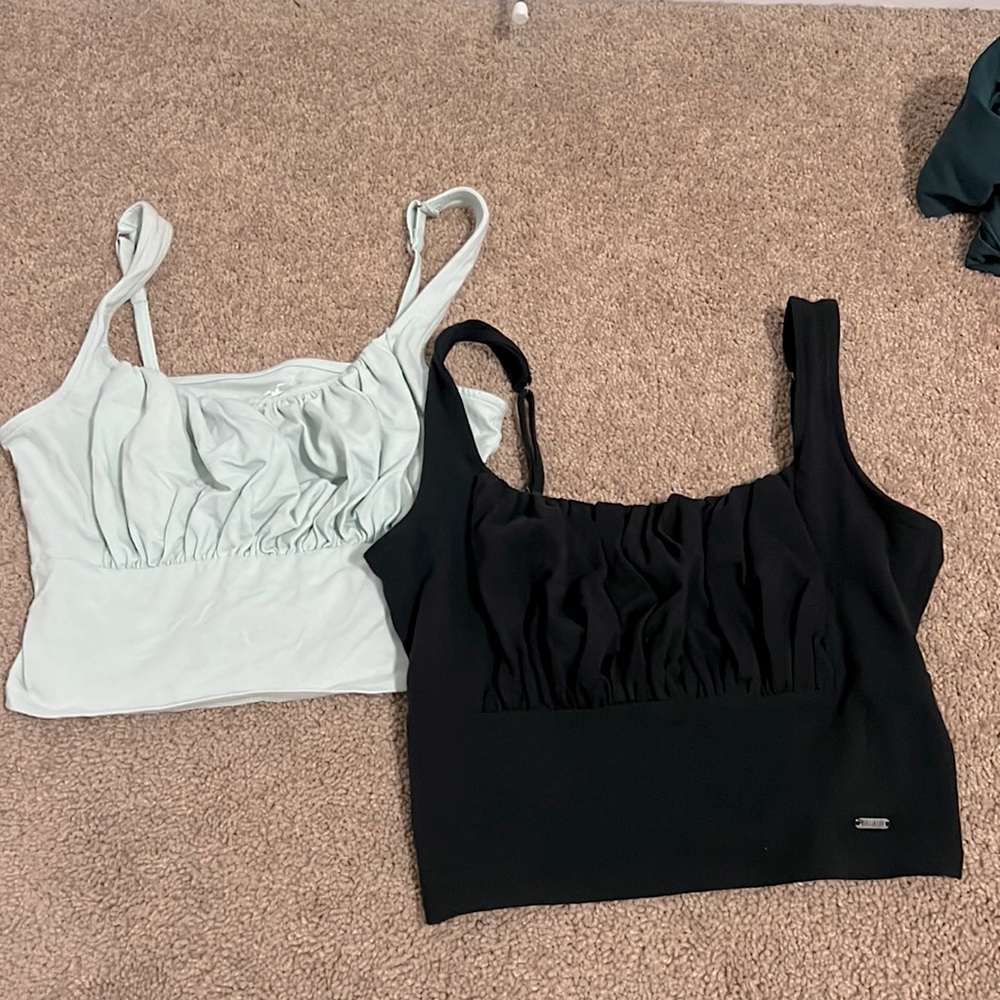 Women’s Hollister crop tops